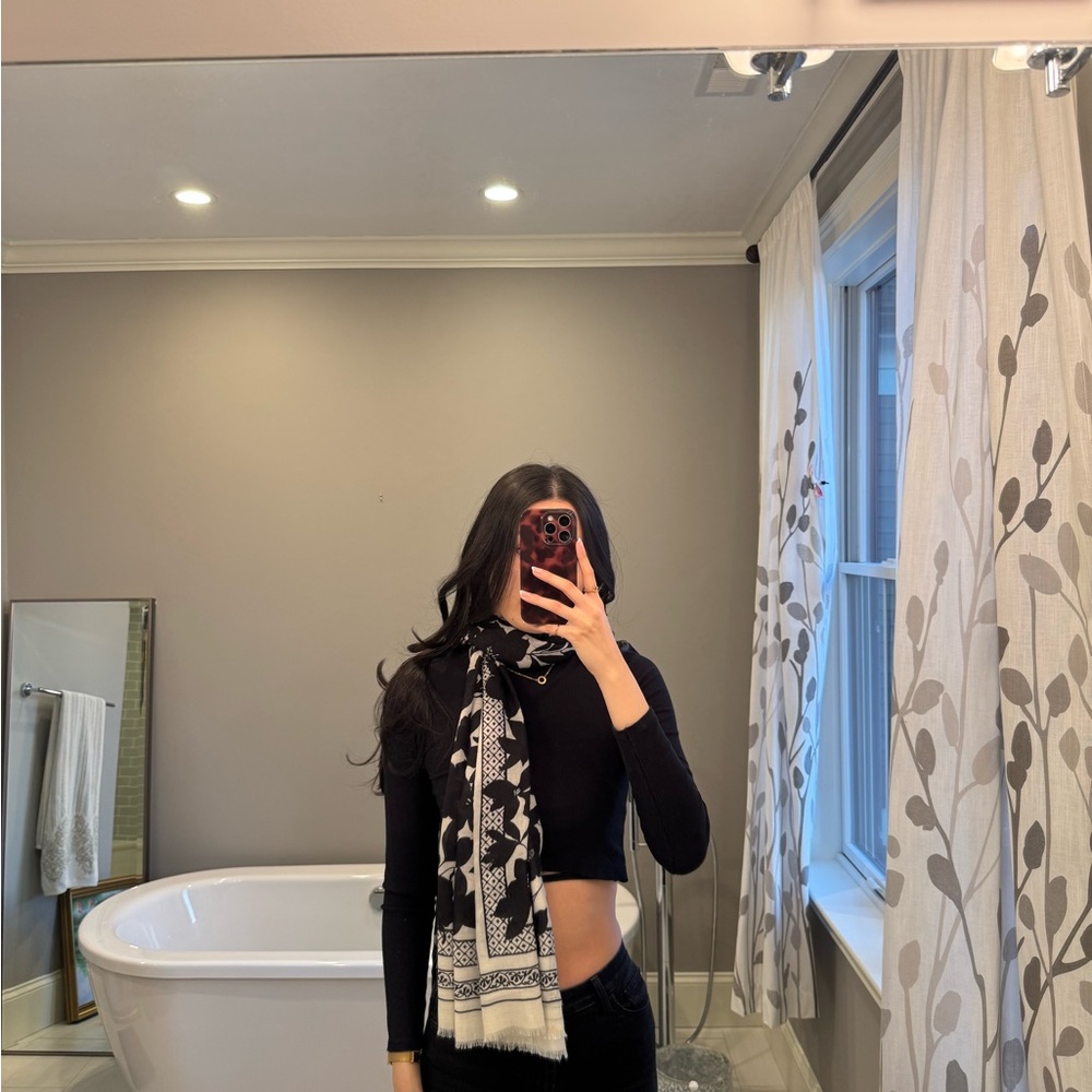 Black and White Patterned Women's Scarf